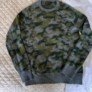 BANANA REPUBLIC CAMO sweater size M